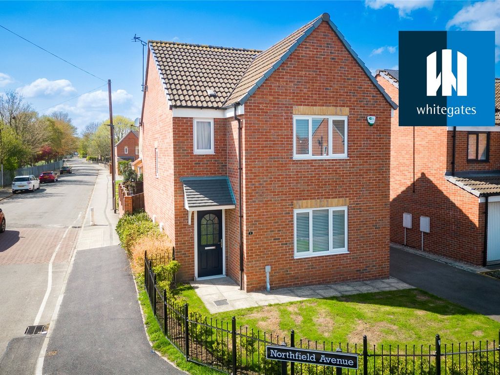 3 bed detached house for sale in Northfield Avenue, South Kirkby
