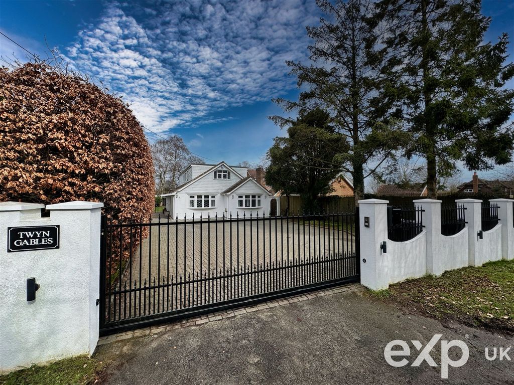 5 bed detached house for sale in Newlands Lane, Meopham, Kent DA13, £