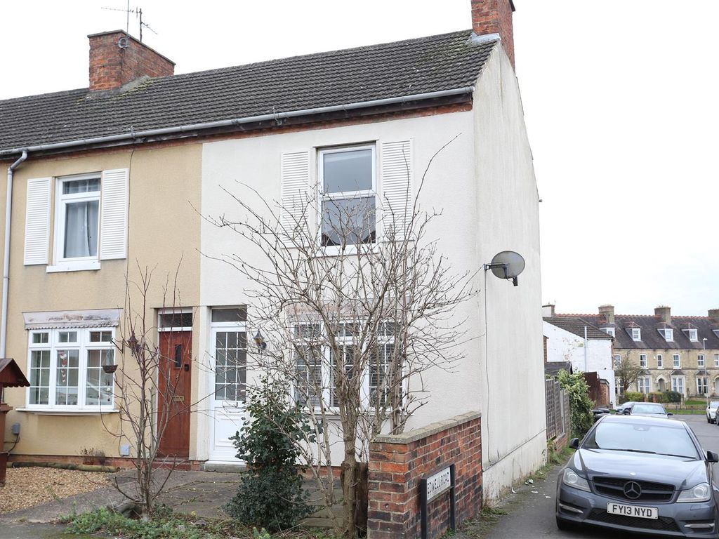 2 bed end terrace house for sale in Hatton Park Road, Wellingborough