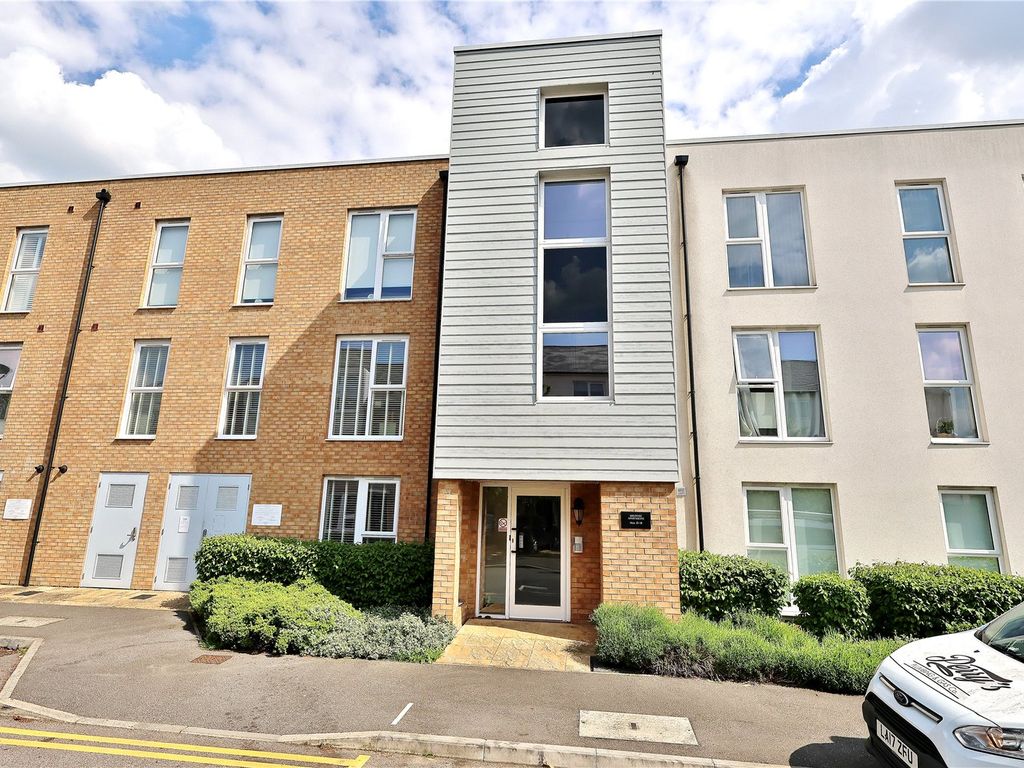 1 bed flat for sale in Hawker Drive, Addlestone, Runnymede, Surrey KT15, £250,000 Zoopla
