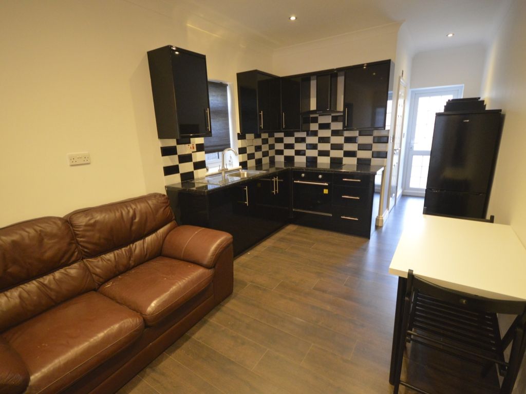 Studio to rent in Waverley Avenue, Whitton, Twickenham TW2 Zoopla