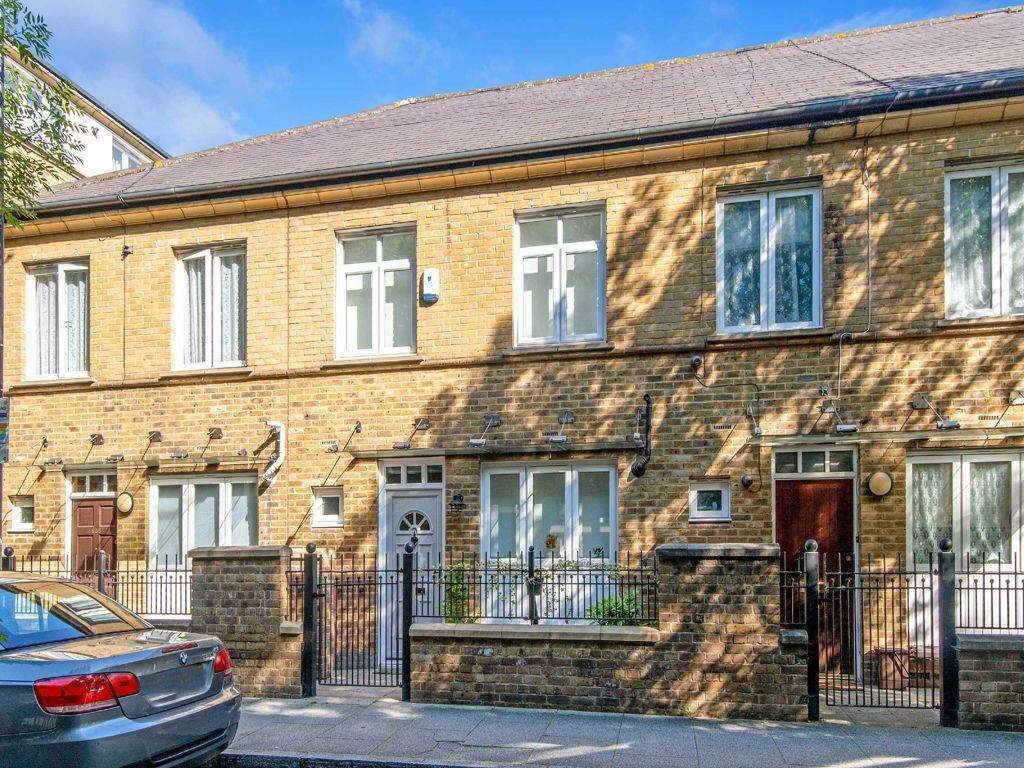 2 bed property for sale in Roman Road, London E3, £650,000 Zoopla