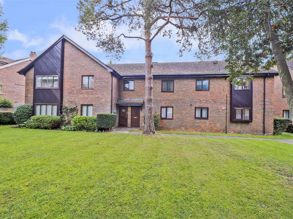 2 bed flat to rent in Pepys Close, Ickenham UB10 Zoopla