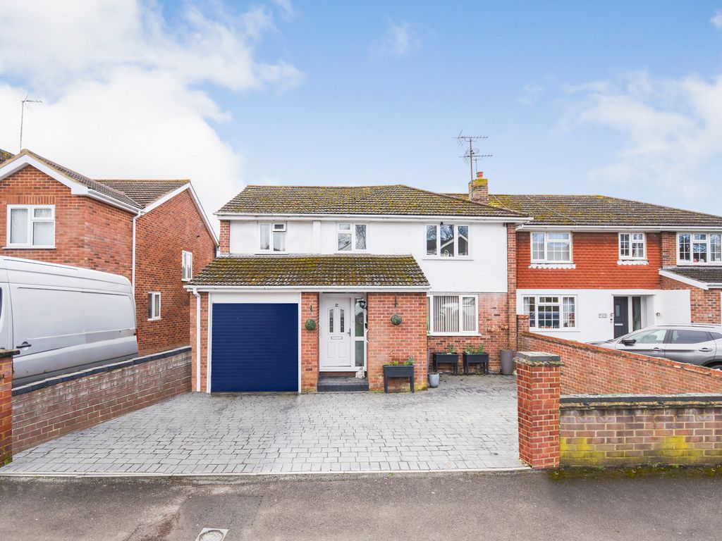 4 bed semidetached house for sale in Fairford Road, Tilehurst, Reading
