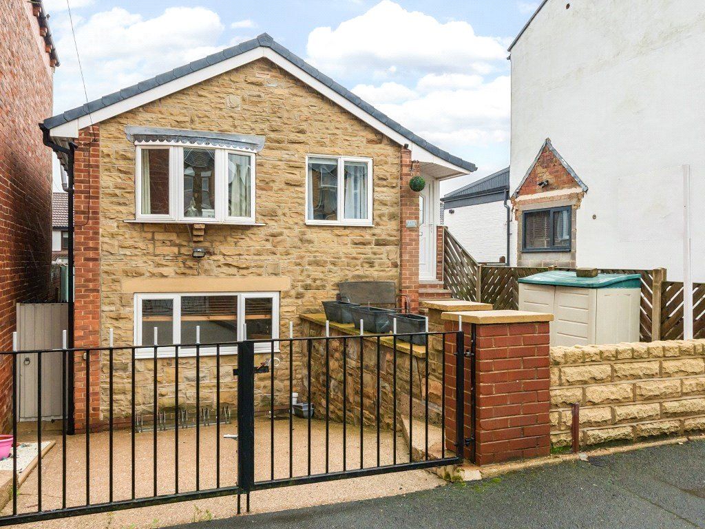 3 bed detached house for sale in Ryecroft Street, Ossett, West