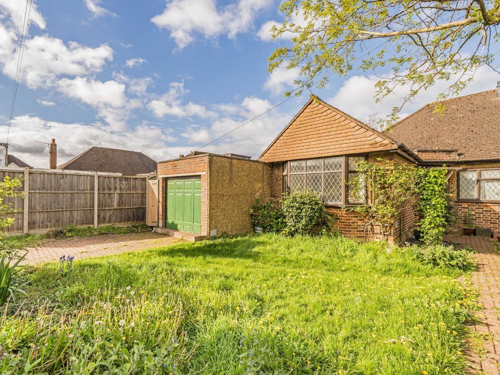 3 bed bungalow for sale in Greenwood Close, Thames Ditton KT7, £650,000