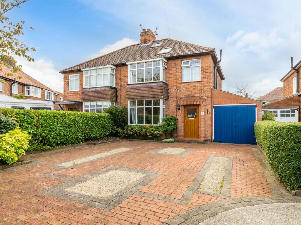 4 bed semidetached house for sale in Stirling Grove, Fulford, York