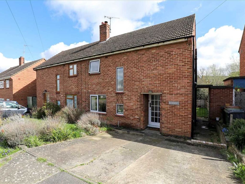 3 bed semidetached house for sale in Valley Road, Wellingborough NN8