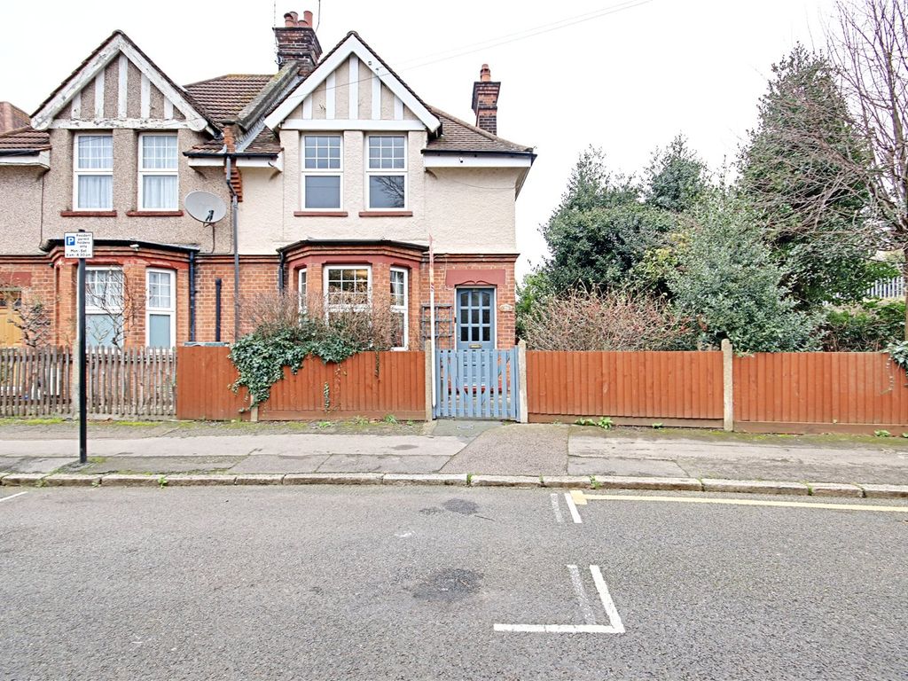 3 bed end terrace house for sale in Lincoln Road, Enfield EN1, £475,000