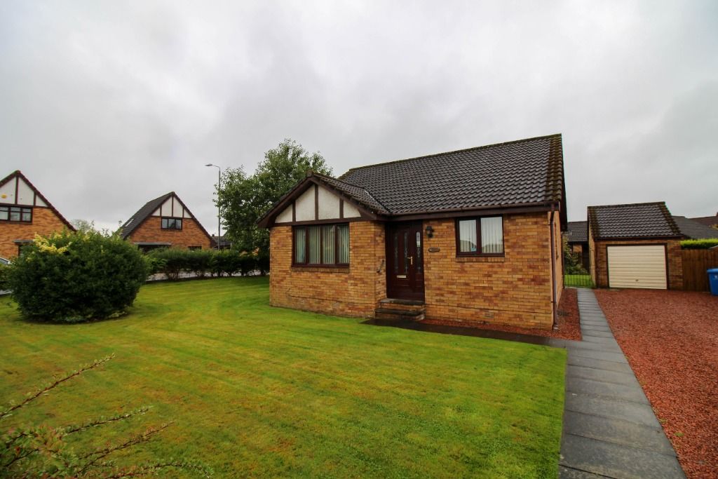 3 bed bungalow to rent in Chestnut Grove, Stenhousemuir FK5, £1,000 pcm