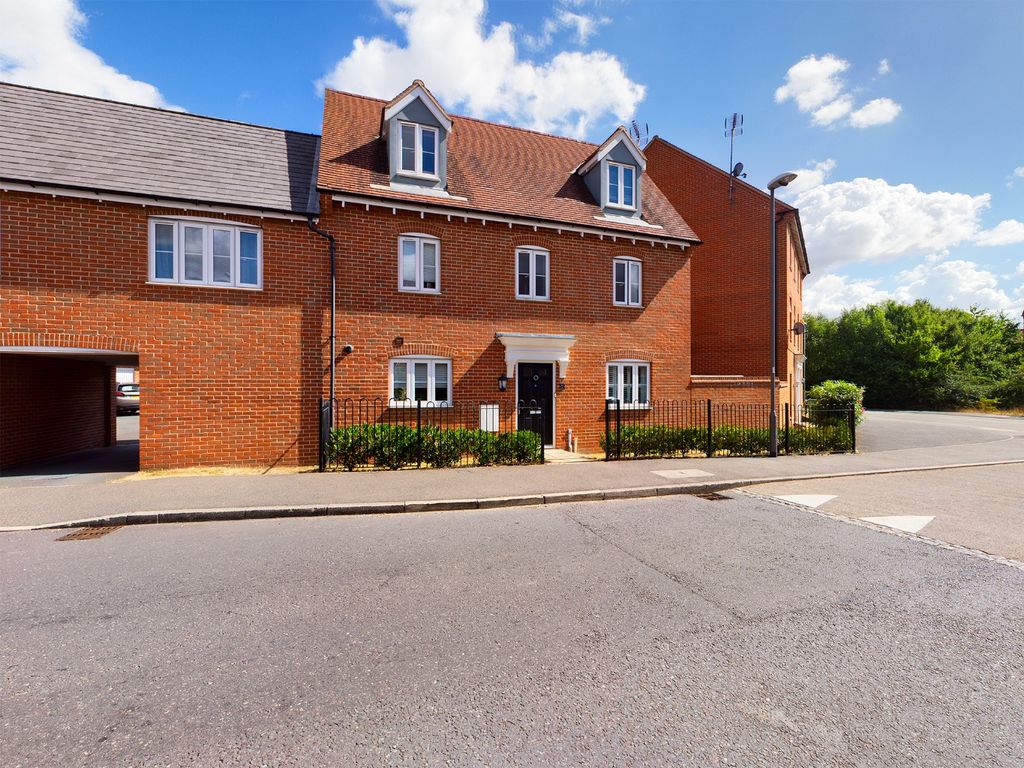 Prince Rupert Drive Aylesbury Buckinghamshire HP19  