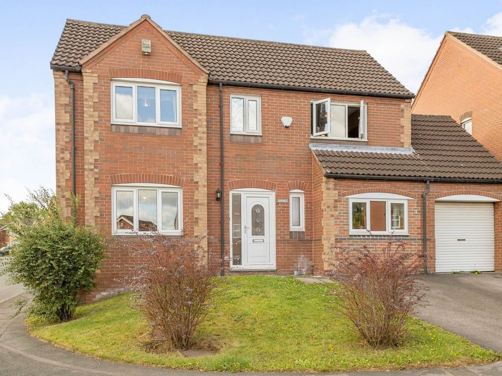 3 bed detached house for sale in Oulton Drive, Oulton, Leeds, West