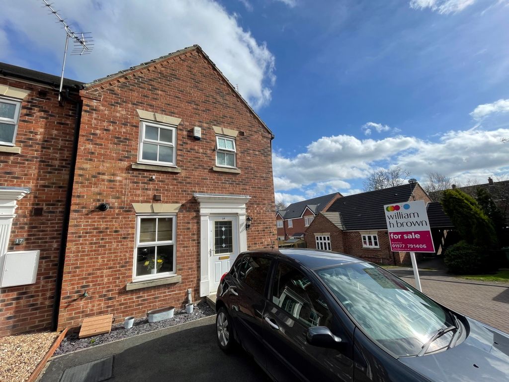 3 bed end terrace house for sale in Chester Court, Hemsworth