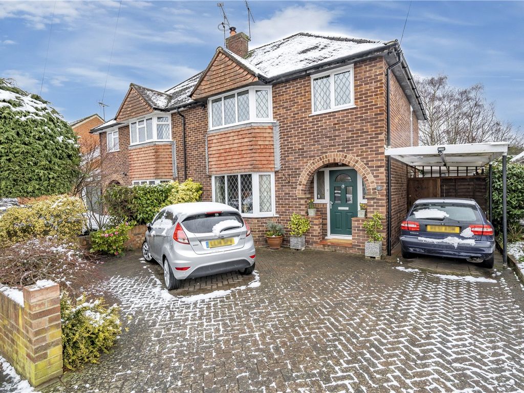 3 bed semidetached house for sale in Macdonald Road, Lightwater