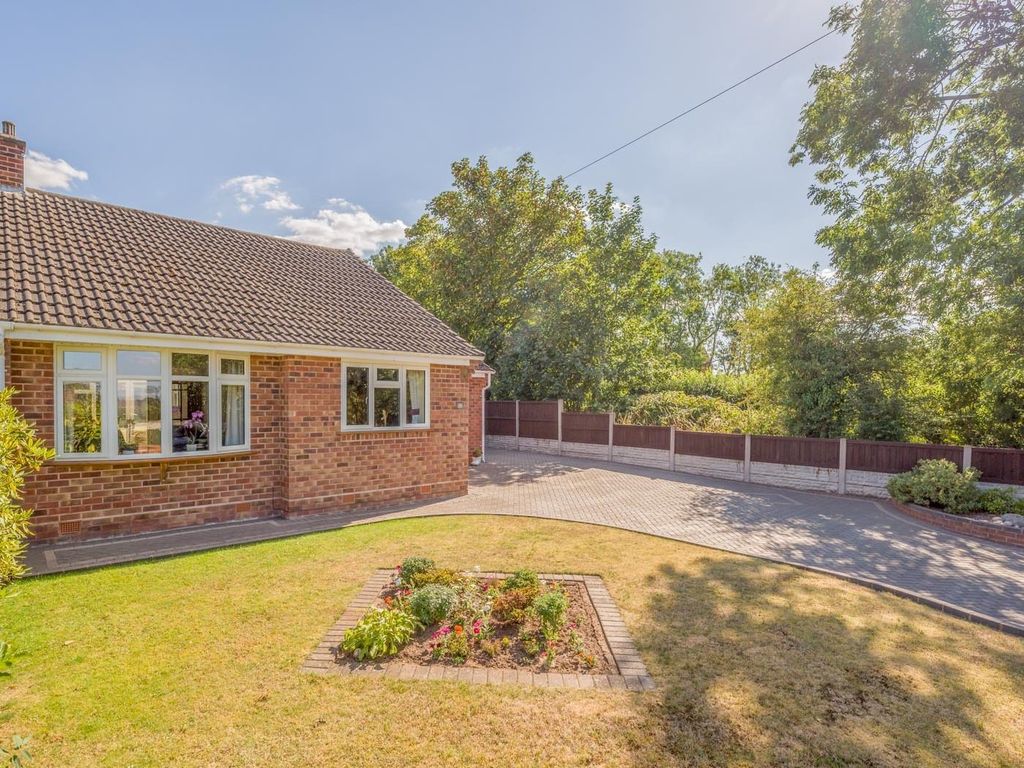 2 bed semidetached bungalow for sale in Clent View Road, Stourbridge DY8 Zoopla
