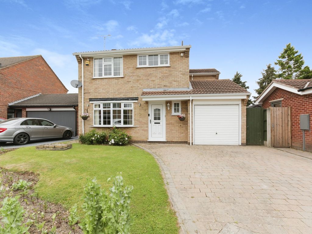 3 bed detached house for sale in Regency Close, Glen Parva, Leicester