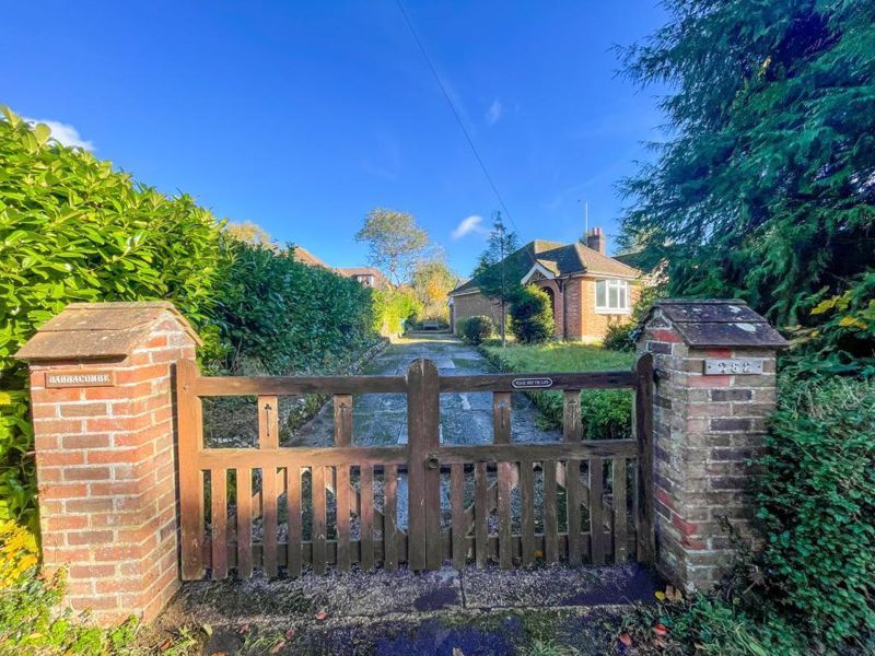 3 bed detached bungalow for sale in Dunstable Road, Studham, Dunstable LU6, £750,000 Zoopla