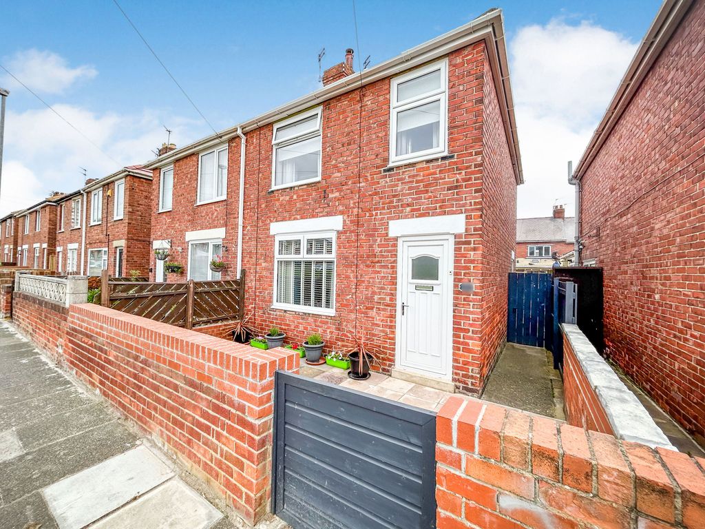 3 bed semidetached house for sale in Pelaw Avenue, NewbigginByThe