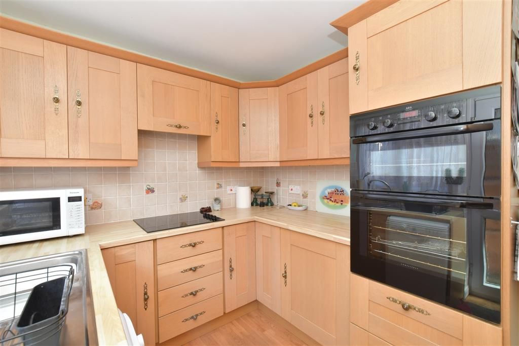 3 bed detached bungalow for sale in Milton Road, Cowplain
