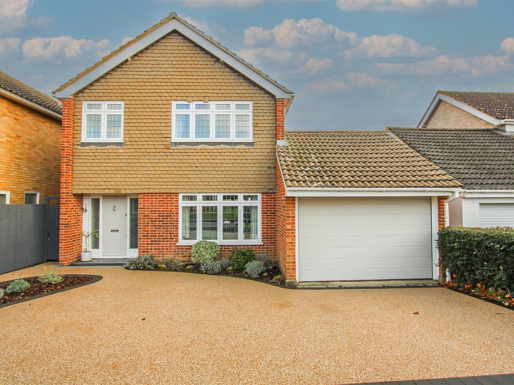 3 bed detached house for sale in Clifton Way, Hutton, Brentwood CM13, £