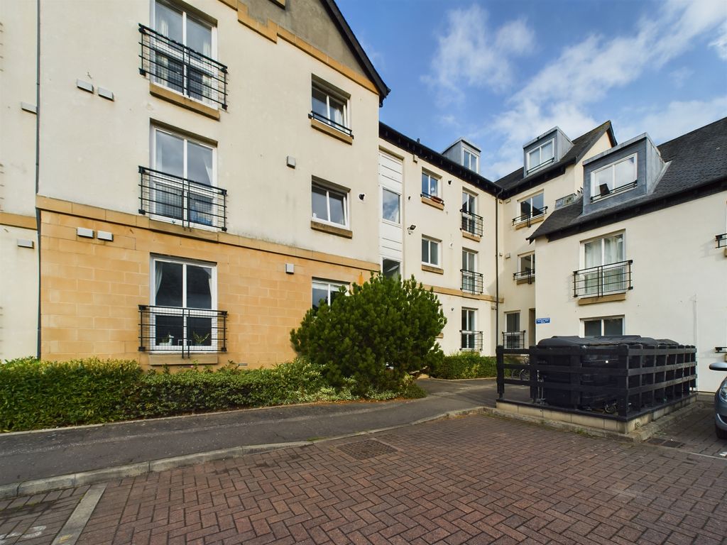 2 bed flat to rent in Spring Gardens, Abbeyhill, Edinburgh EH8, £1,650