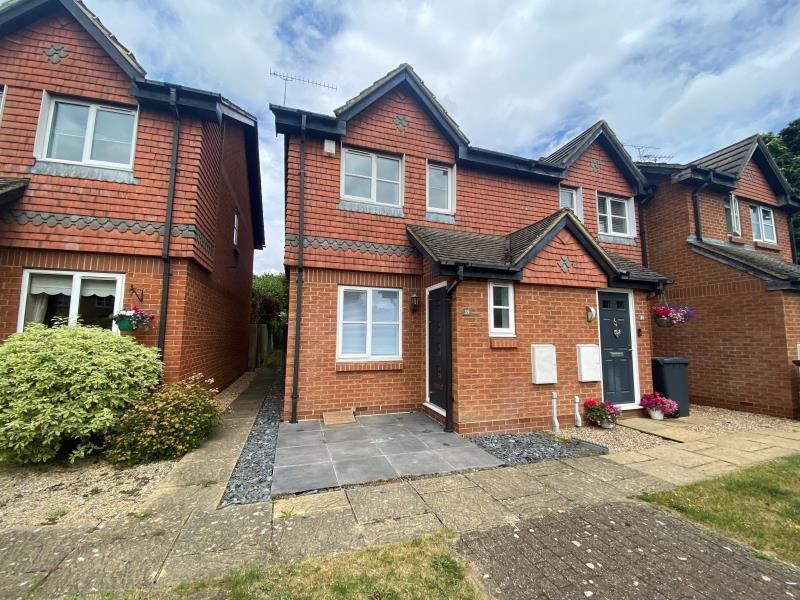 2 bed end terrace house to rent in Gardenia Drive, West End, Woking