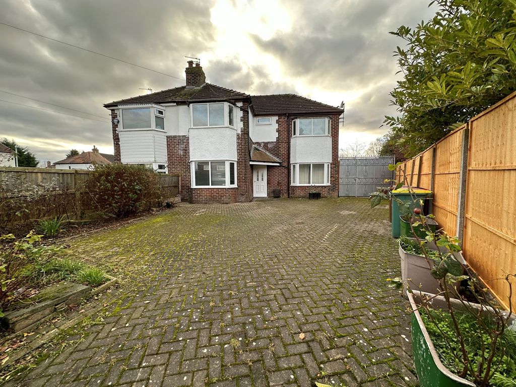 4 bed semidetached house for sale in Thorntrees Avenue, Lea, Preston