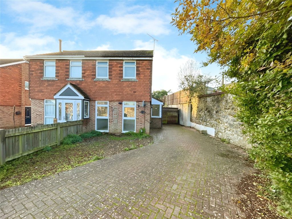 2 bed semidetached house for sale in Farnborough Close, Maidstone