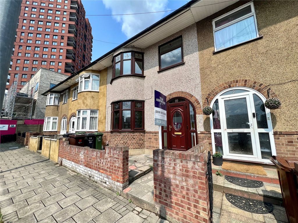 3 bed terraced house for sale in Hardwicke Street, Barking IG11 Zoopla