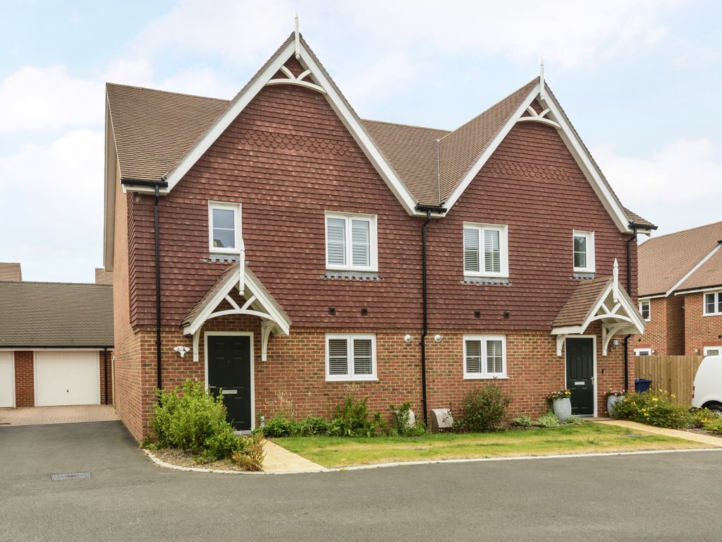 3 bed semidetached house for sale in Elstead, Godalming, Surrey GU8