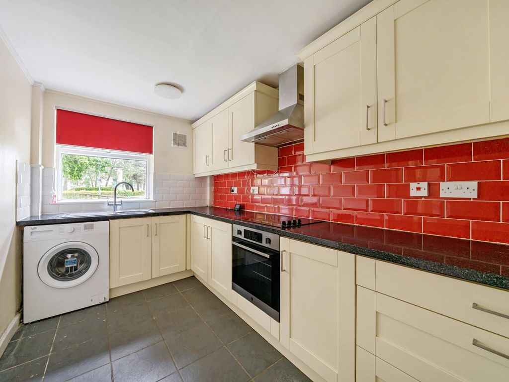2 bed flat for sale in Harmans Water Road, Bracknell, Berkshire RG12