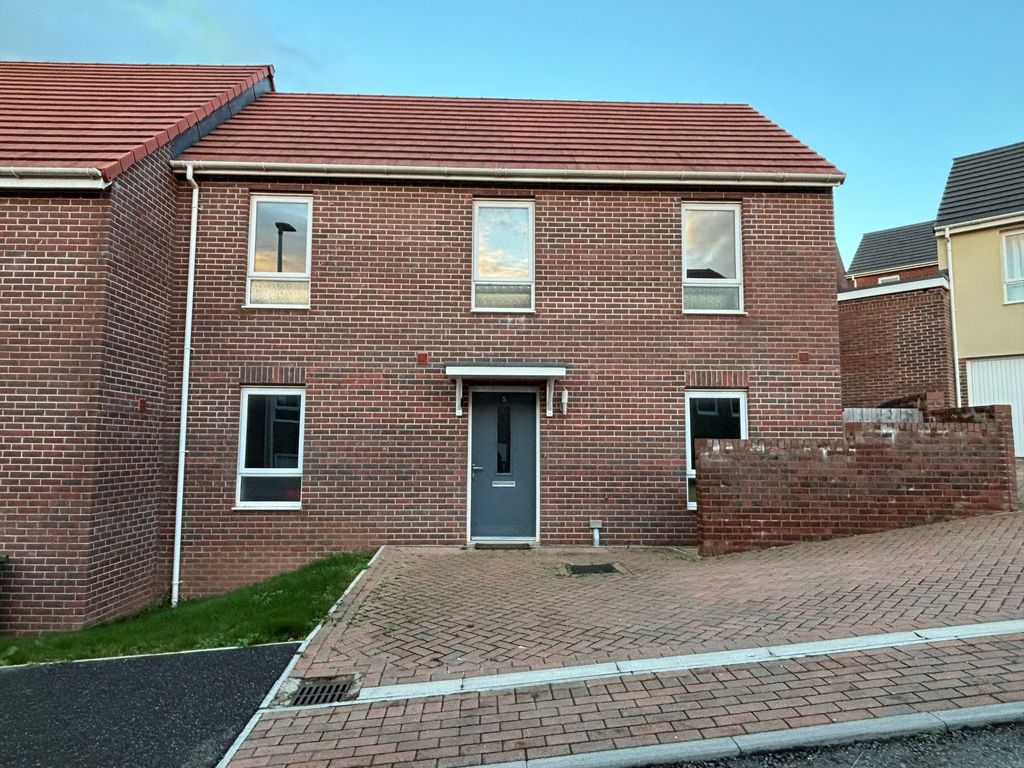 3 bed semidetached house to rent in Battle Abbey Way, Exeter EX1, £