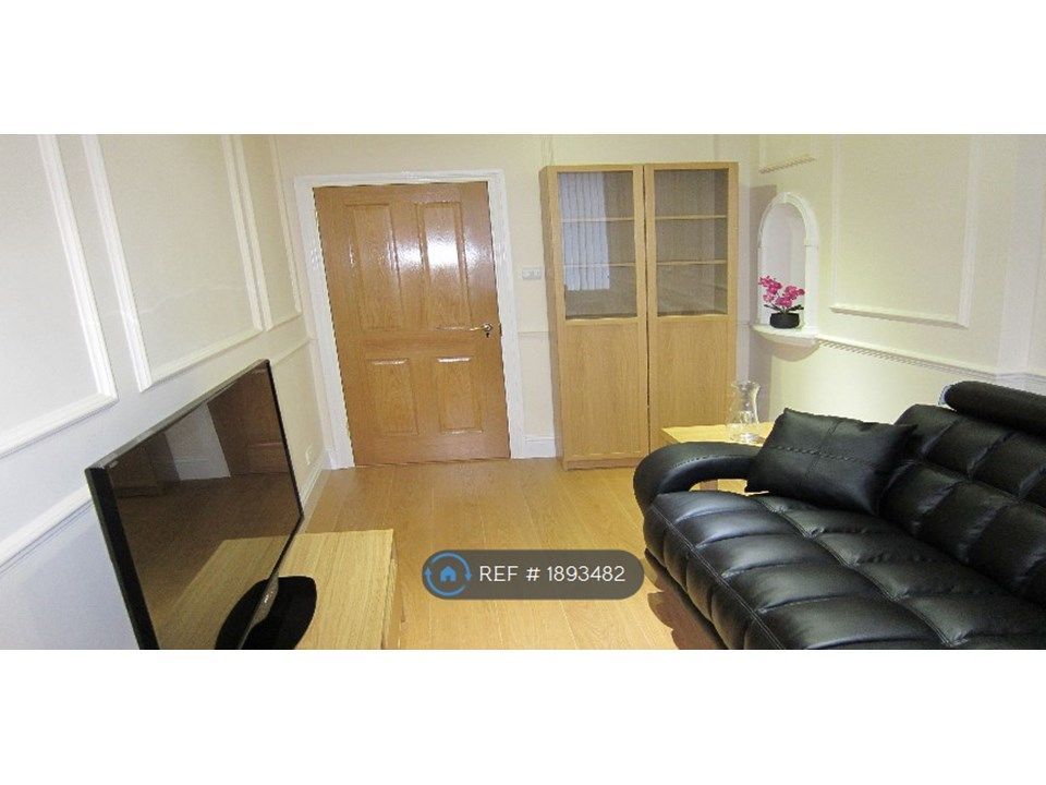 2 bed flat to rent in Mile End, London E3, £1,950 pcm Zoopla