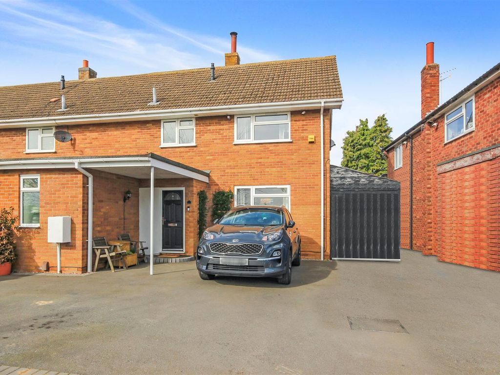 3 bed semidetached house for sale in Ruskin Avenue, Wellingborough NN8