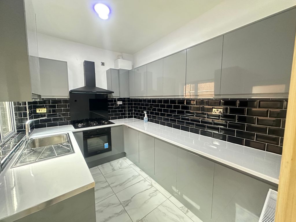 6 bed semidetached house for sale in Francis Road, Yardley, Birmingham