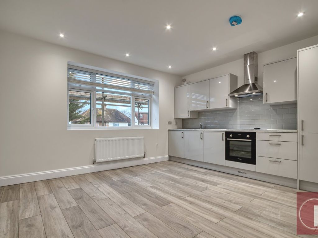 2 bed flat to rent in Hendon Way, London NW2, £1,850 pcm Zoopla