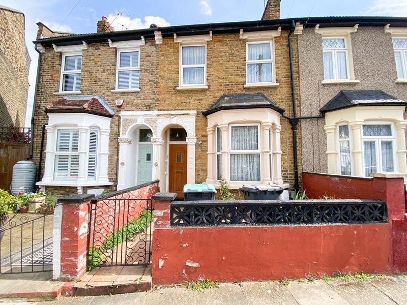 3 bed terraced house for sale in Station Crescent, London N15 Zoopla