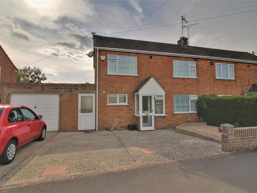 3 bed semidetached house for sale in Downton Road, Bridgend