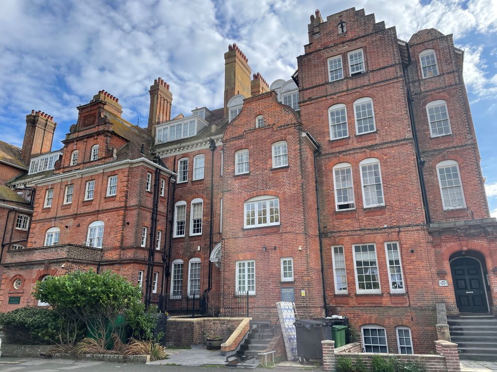 2 bed flat to rent in Pevensey Road, St. LeonardsOnSea TN38 Zoopla