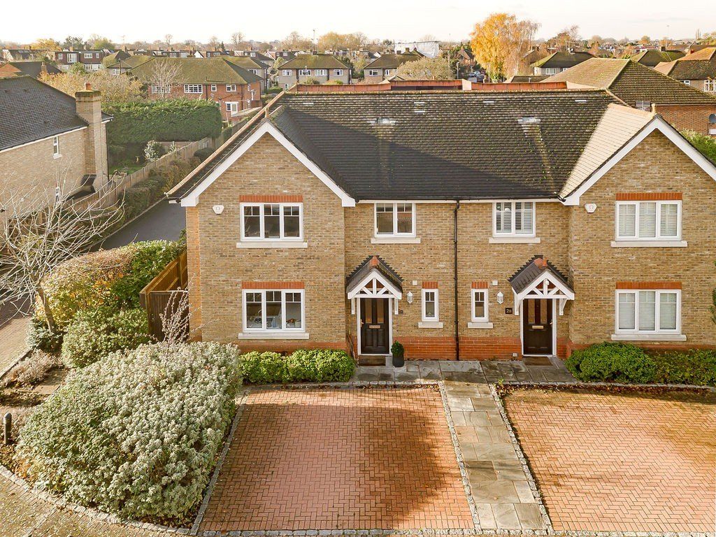 4 bed semidetached house for sale in Oakhurst Close, Kingston Upon