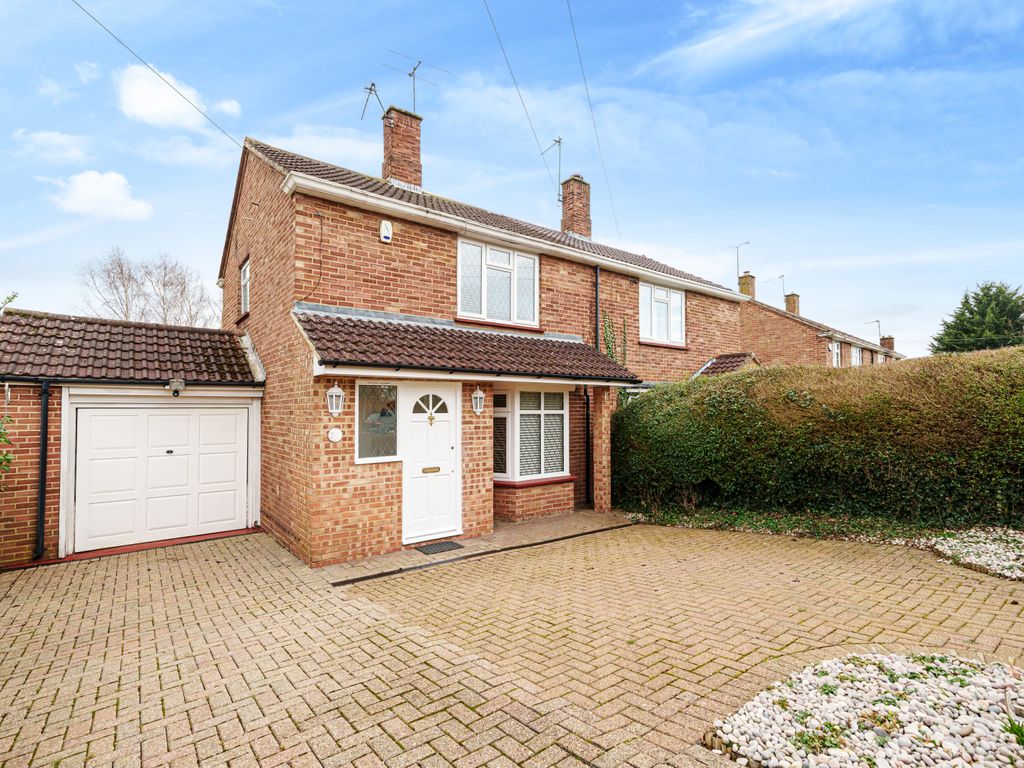 2 bed semidetached house for sale in Penn Drive, Denham