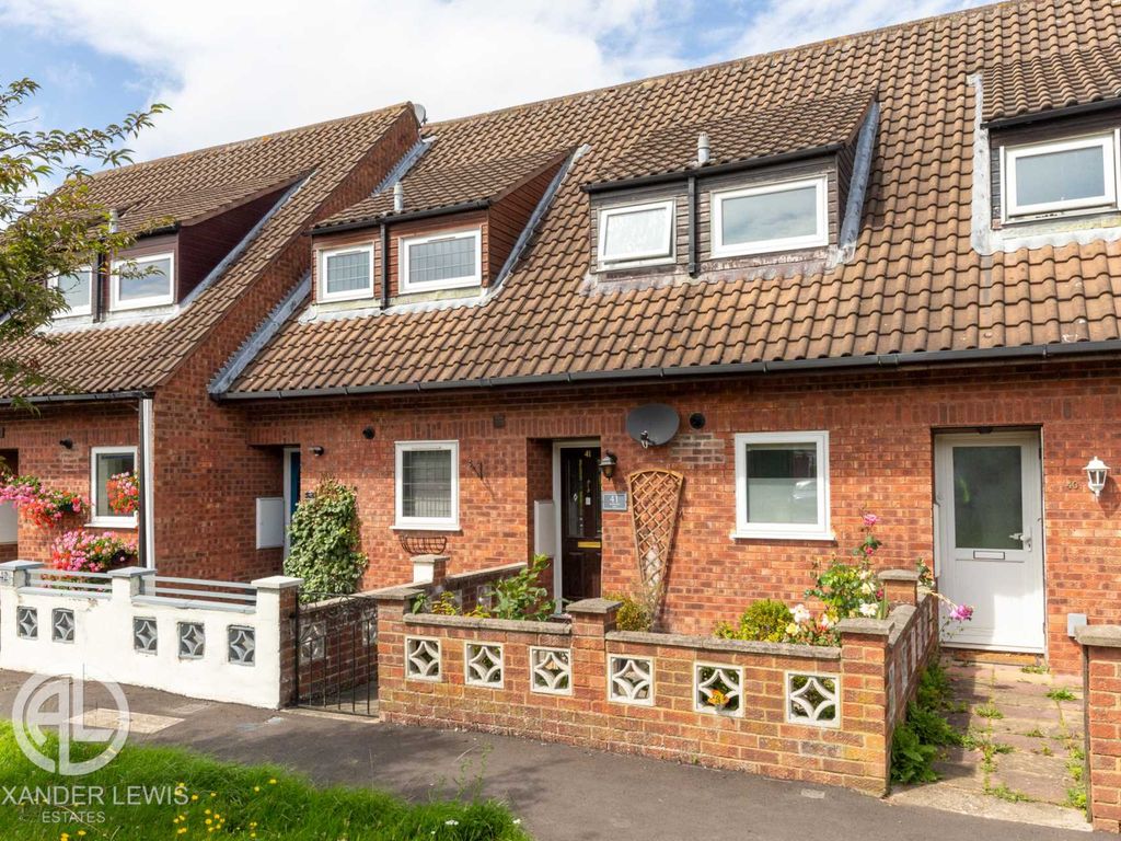 2 bed end terrace house for sale in Radburn Way, Letchworth Garden City