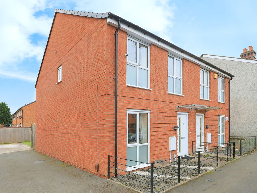 3 bed semidetached house for sale in Gordon Street, Wolverhampton