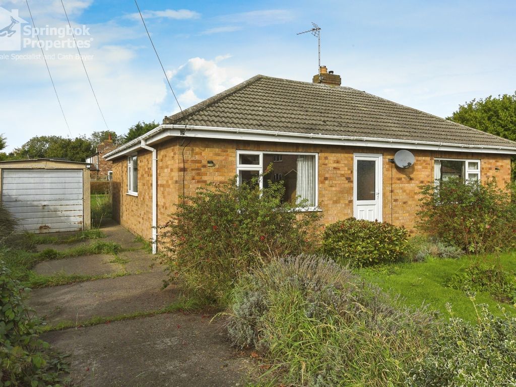 3 bed detached bungalow for sale in Holywell Road, Alford, Lincolnshire