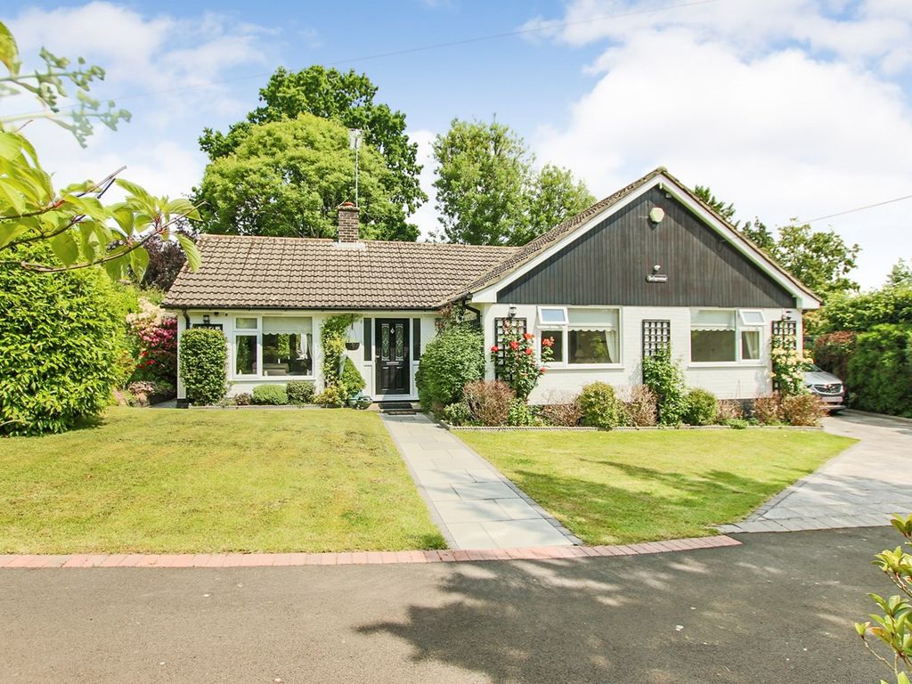 3 bed detached bungalow for sale in Church Road, Lingfield RH7 Zoopla