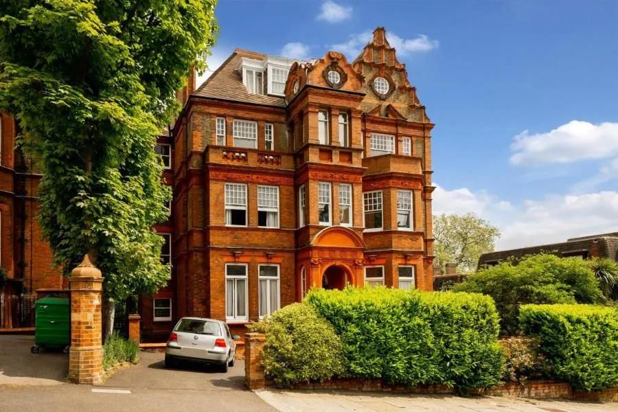 Studio to rent in Lyndhurst Gardens NW3, Belsize Park, £1,350 pcm Zoopla
