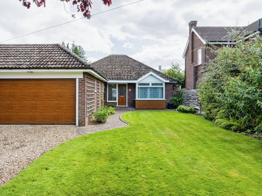 3 bed bungalow for sale in Balmoral Avenue, Bedford MK40, £650,000 Zoopla