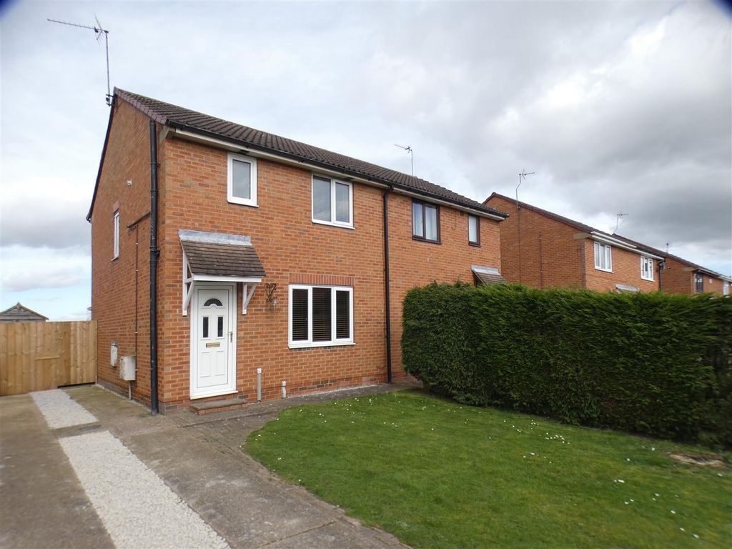 3 bed semidetached house to rent in Oak Drive, Newport, Brough HU15, £