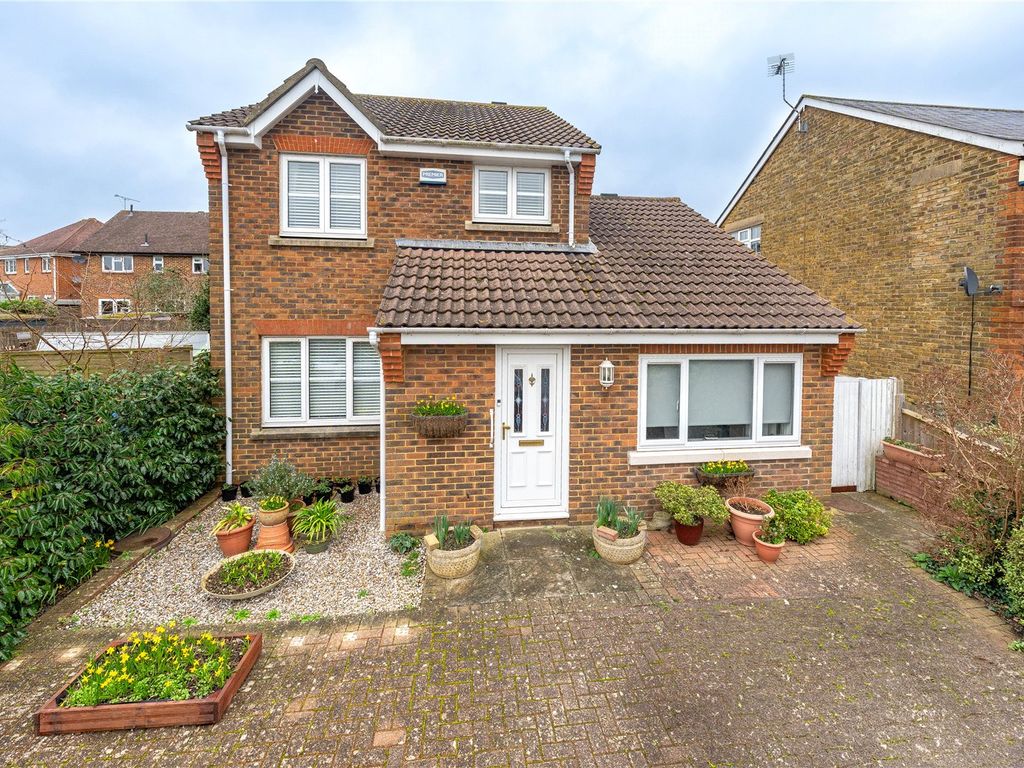 4 bed detached house for sale in Halfpenny Close, Maidstone ME16, £