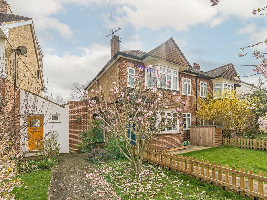 3 bed for sale in Speer Road, Thames Ditton KT7, £595,000